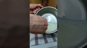 Взбиваю белки Вилкой до "твёрдых пиков"