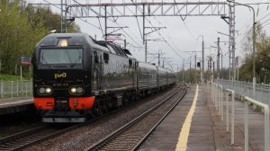 ЭП2К - 376 с поездом 021А „Ночной экспресс" проследует платформу Сенеж.