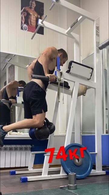 Брусья с весом #shorts #sports #gym #motivation #workout смотреть онлайн