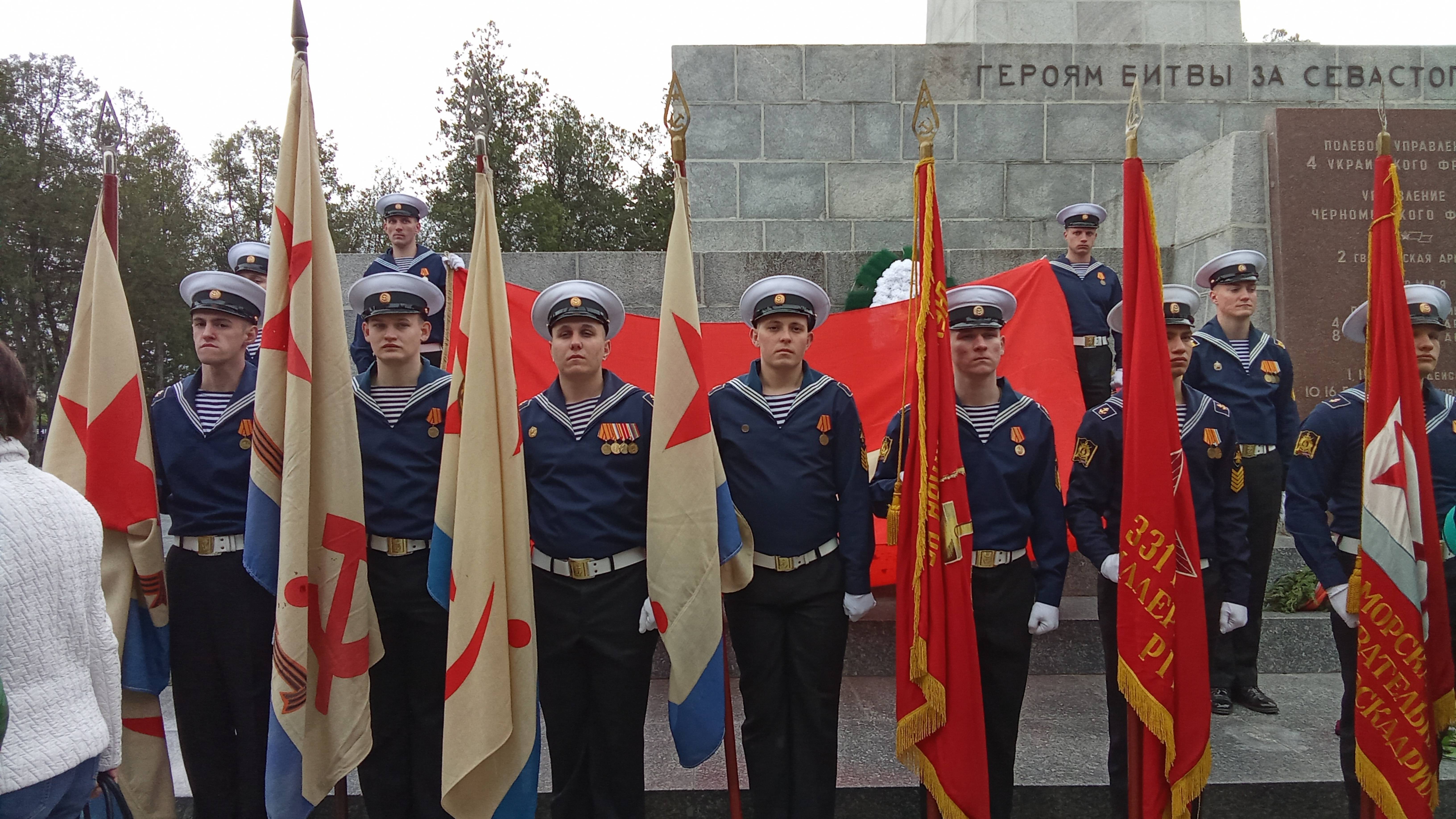 Вечный огонь героизма -народная память.