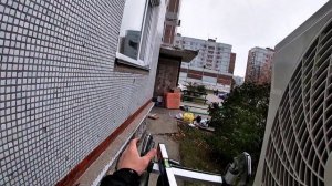 Монтаж наружного блока кондиционера на 1 этаже с лестн
