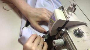 Обрабатываем края купальника резинкой