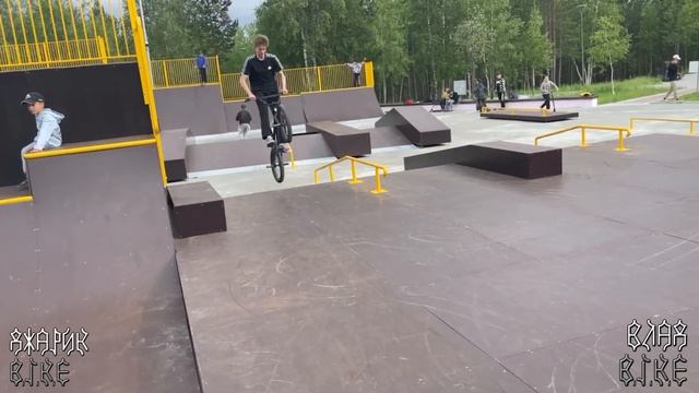 SAES | Первый скейт-парк в Ноябрьске? Game of bike Джарик vs Владос смотреть онлайн