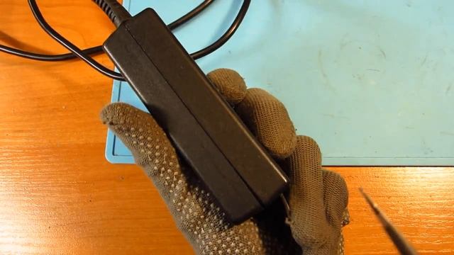 Открываем блок питания ноутбука без повреждения корп? смотреть онлайн