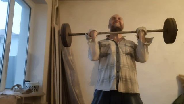 На бицепс 54 кг вес штанги, 3 повтора, на силу. #спорт #тре смотреть онлайн