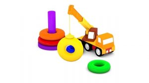 4 машинки собирают огромную пирамидку! 🏗️ Учим разны?