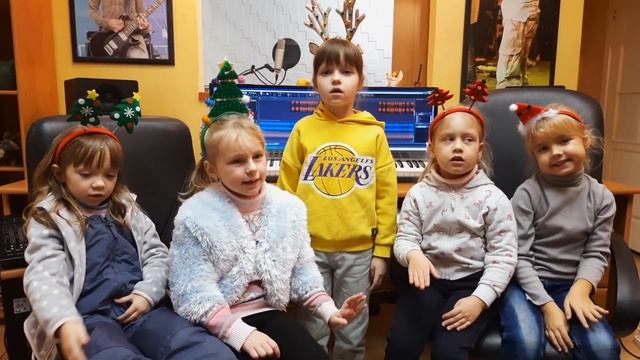 Я узнала маленький секрет - Ёлочке не холодно зимой! к? смотреть онлайн