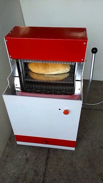 Идеально порезанный батон. #хлеборезка смотреть онлайн