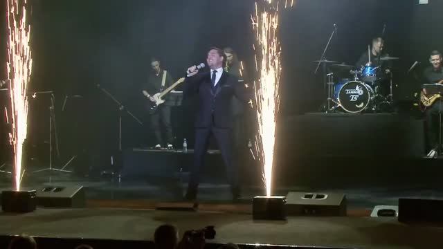 «Ты рядом, ты здесь» поет Сергей Рязанов смотреть онлайн