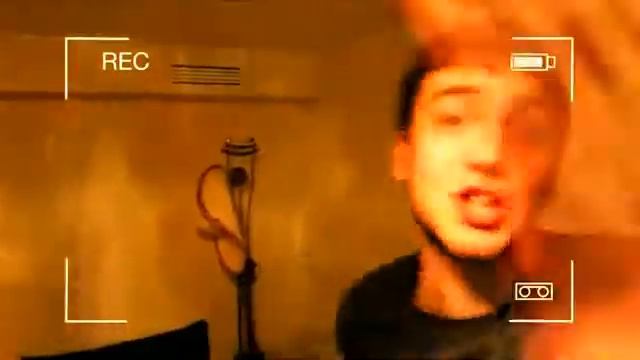 Чувак читает реп