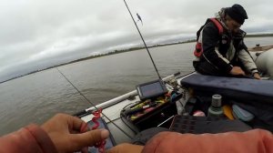 ОТМОРОЗКИ НА РЕКЕ! ШТОРМ И КРУПНАЯ ЩУКА ! Рыбалка на Оби