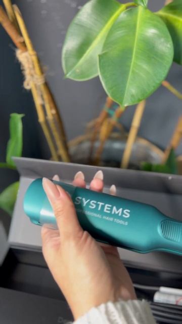 ASMR , распаковка утюжка для профессионального выпрямле смотреть онлайн