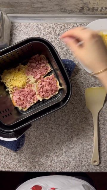 Мини пиццы 🍕 или смаженки в аэрогриле😋 смотреть онлайн