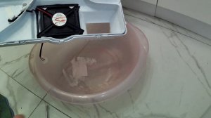 Незакрытая дверь на холодильнике Hotpoint-Ariston