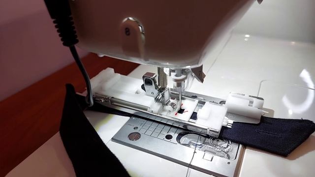 Процес виметування петлі на швейній машині Juki F600. Прор