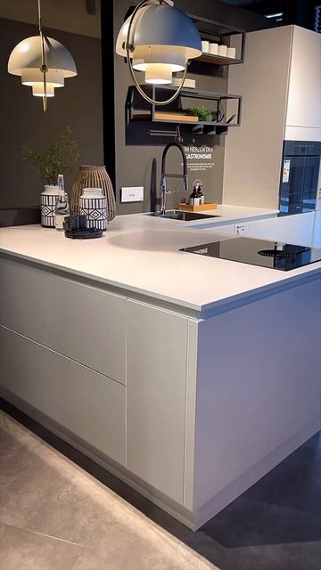 Белая кухня с островом смотреть онлайн