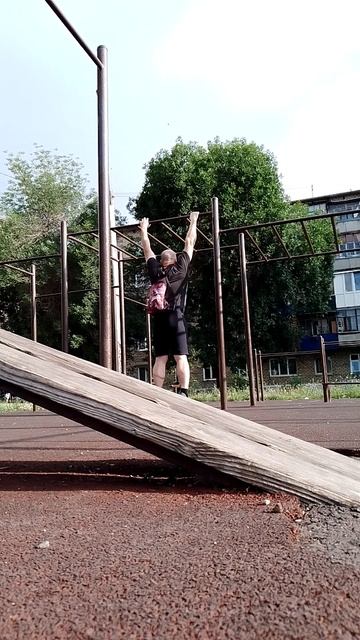 Подтягивания рывками до груди с доп.весом примерно 4,5 ? смотреть онлайн