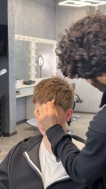 В парикмахерской #barber #россия #world #haircut #мир #barbershop #hairstyl смотреть онлайн