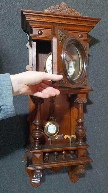 Старинные настенные часы с боем Германия