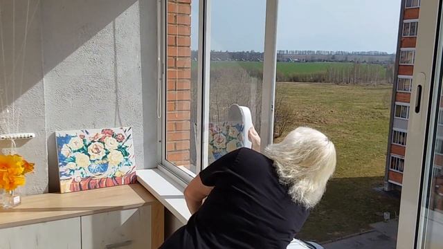 появился Помощник в Доме / Робот-Стеклоочиститель Hutt DD смотреть онлайн