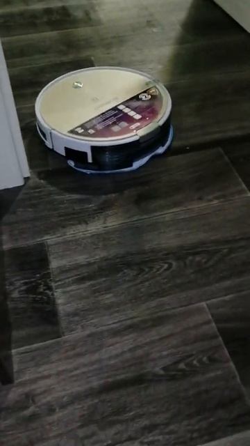 Робот -пылесос Polaris PVCR 0735 IQ Home. Моет полы. смотреть онлайн