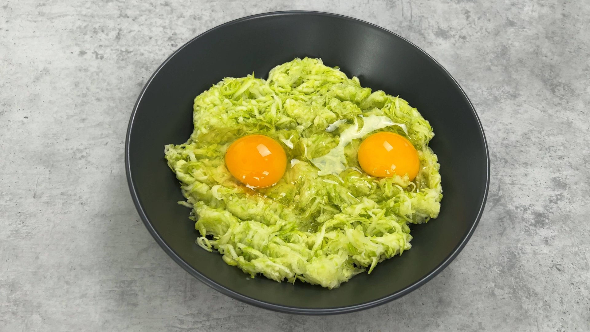 Так КАБАЧКИ вы еще НЕ ГОТОВИЛИ! Беру кабачки и 2 яйца, готовлю вкусный ужин из простых ингредиентов смотреть онлайн