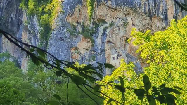 Абхазия Отхара Скальный монастырь и жуткие истории 🫣 смотреть онлайн