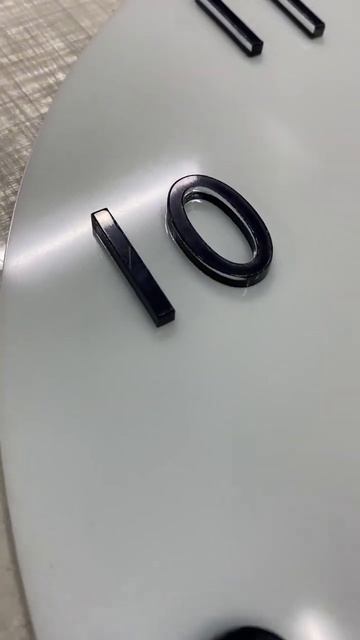 Изготовление настенных часов с логотипом компании #shor