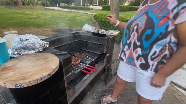 Дружеское Застолье! Сочный И Вкусный Шашлык С Дымком И смотреть онлайн