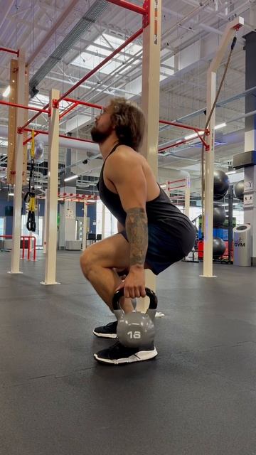 Приседания с доп. весом. Техника выполнения. смотреть онлайн