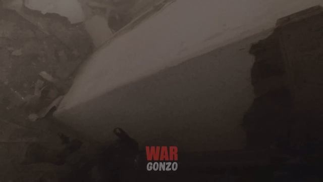 Штурмовик ЧВК «Вагнер», перемещаясь между этажами, ведет огонь из РПГ-7 по технике ВСУ в Бахмуте смотреть онлайн