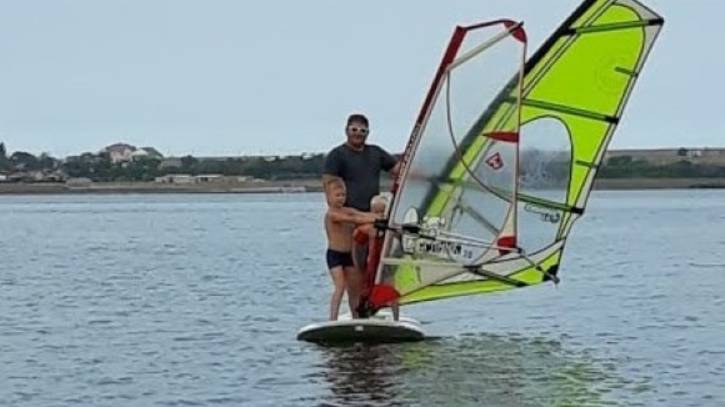 Кайтинг и Серфинг на лимане в Оленевке, мыс Тарханкут, Крым смотреть онлайн