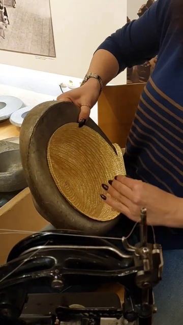 Как это делается? Соломенная шляпа на швейной машине 19