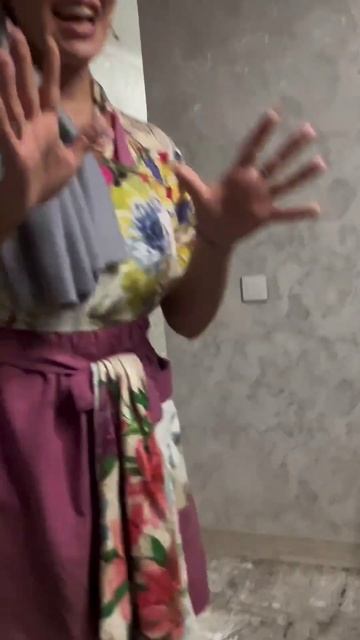 Назерке Есен дарит родителям массажер для ног CareFoot Ultra смотреть онлайн