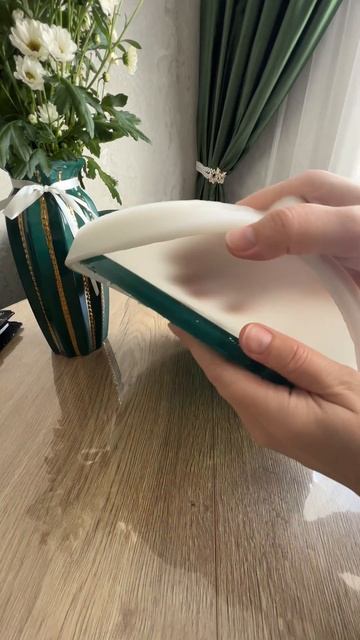 Изумрудные часы ручной работы