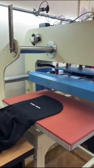 Качественная печать Тюмень. Толстовки. #печатьнафутбо смотреть онлайн