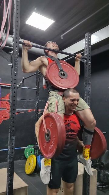 Рекорд мира? Подтягивания +125 кг на 5 повторений?! #workout # смотреть онлайн