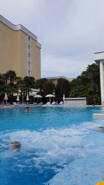 Италия Жасмин и Мелисса в термальных водах grand hotel Abano смотреть онлайн