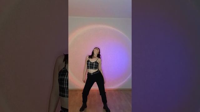 JISOO - Earthquake full dance cover смотреть онлайн