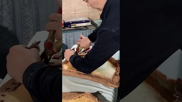 Перетяжка стула. Разборка. Снятие обшивки.