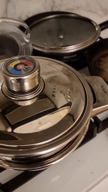 ШОК 😲 2 ЧАСА ЖАРЕЛСЯ НА ПАРОВАРКЕ РИС, А Я БЫЛА НА ТРЕН? смотреть онлайн