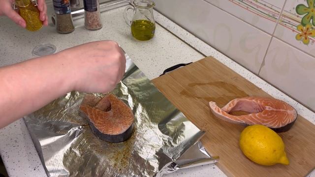 ВКУСНАЯ РЫБКА В ДУХОВКЕ! Быстро и просто. смотреть онлайн