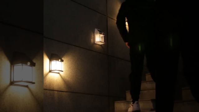 Красива соларна лампа за тераса с датчик за движение |