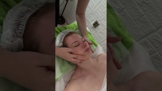 Массаж лица это совместить приятное с полезным🥰 #мас смотреть онлайн