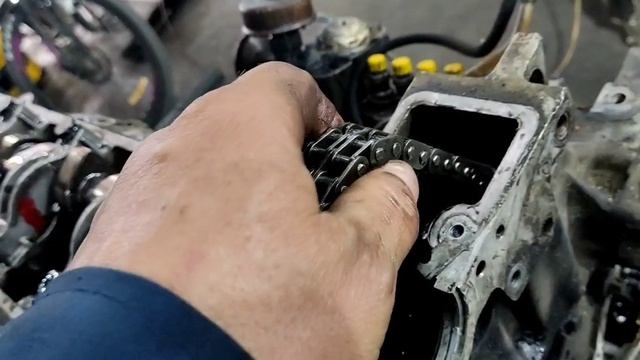 Мерседес Вито 2,3TDI. Застучил двигатель и кап ремонт 2 часть смотреть онлайн