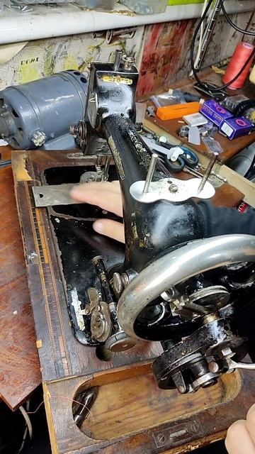 Как работает старинная швейная машинка singer смотреть онлайн