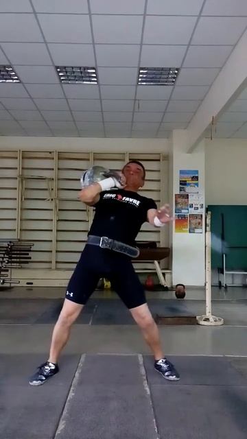 ВЗЯТИЕ В СТОЙКУ, ГИРЯ 53кг. на три раза. Лич. Вес - атлета смотреть онлайн