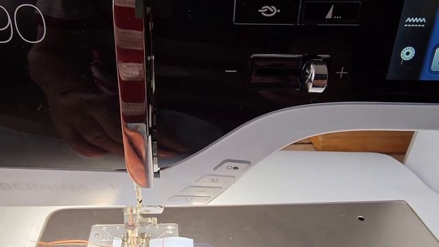 BERNINA 790 сужающиеся строчки Tapering и двойная игла смотреть онлайн