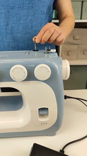 Janome J255  Распаковка электромеханической швейной машин?