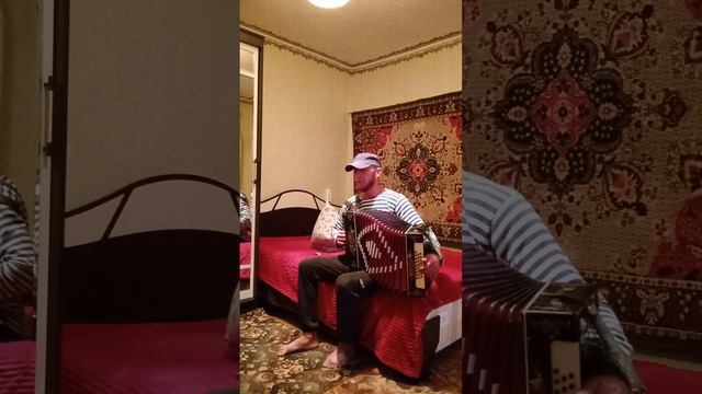 есть красивая одна девушка на земле смотреть онлайн